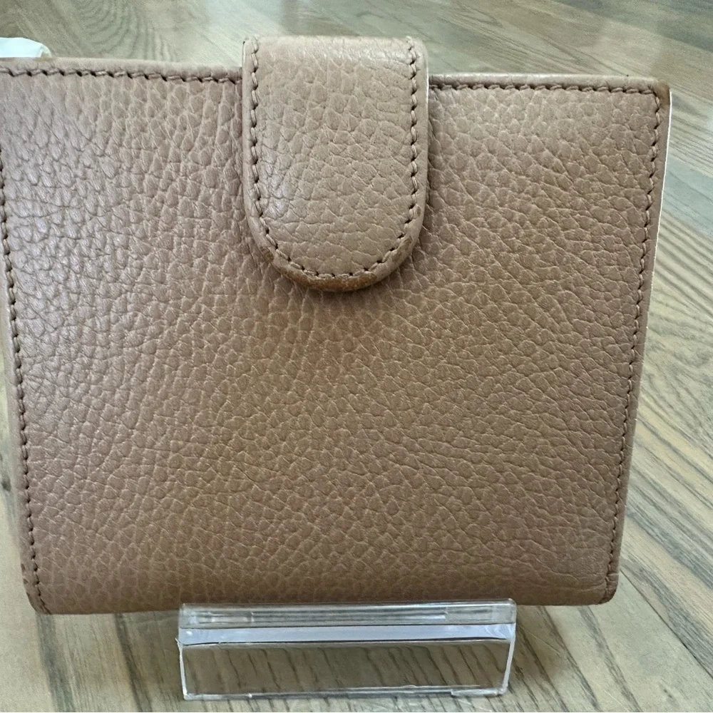 Gucci Tan Leather Wallet with Gold Accent- Box, Dust Bag, Chain and COA included - Picture 3 of 11